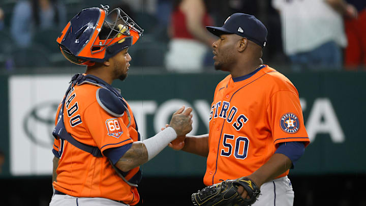 Houston seguirá teniendo a Martín Maldonado y Héctor Neris