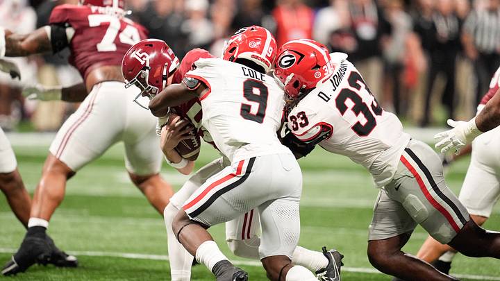 Dec 6, 2025; Atlanta, GA, USA; Alabama Crimson Tide quarterback Ty Simpson (15) is sacked by Georgia Bulldogs linebacker Chris Cole (9) and Georgia Bulldogs linebacker Quintavius Johnson (33) during the fourth quarter during the 2025 SEC Championship game at Mercedes-Benz Stadium. Mandatory Credit: Dale Zanine-Imagn Images