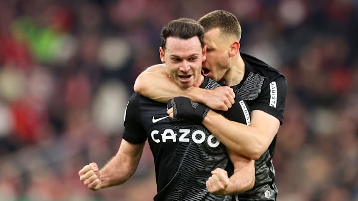 Nicolas Höfler (vorne)