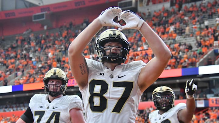 Sep 17, 2022; Syracuse, New York, USA; Purdue Boilermakers tight end Payne Durham (87) makes a heart