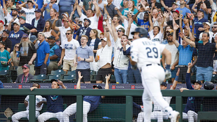 Aug 25, 2025; Seattle, Washington, USA; Seattle Mariners players and fans react to a home run hit by catcher Cal Raleigh (29) against the San Diego Padres during the first inning at T-Mobile Park. The home run is the 50th of the season for Raleigh. Mandatory Credit: Joe Nicholson-Imagn Images Aug 25, 2025; Seattle, Washington, USA; Seattle Mariners players and fans react to a home run hit by catcher Cal Raleigh (29) against the San Diego Padres during the first inning at T-Mobile Park. The home run is the 50th of the season for Raleigh. Mandatory Credit: Joe Nicholson-Imagn Images