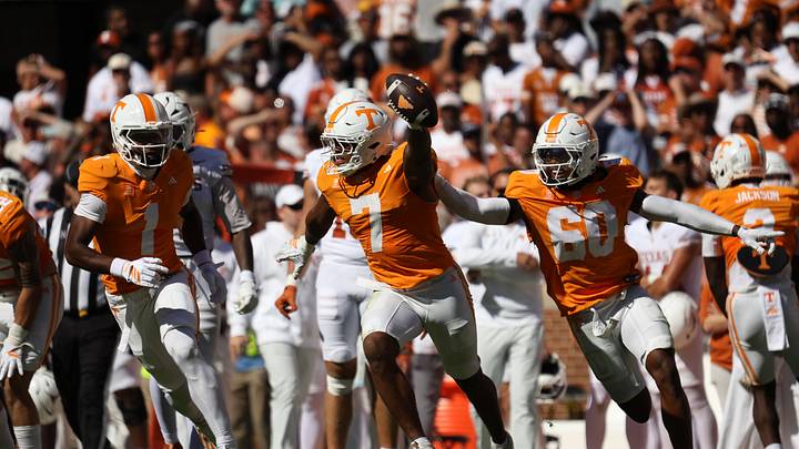 Sep 26, 2026; Knoxville, Tennessee, USA; Tennessee Volunteers linebacker Arion Carter (7) reacts after recovering an onside kick against the Texas Longhorns during the second half at Neyland Stadium. Mandatory Credit: Randy Sartin-Imagn Images Sep 26, 2026; Knoxville, Tennessee, USA; Tennessee Volunteers linebacker Arion Carter (7) reacts after recovering an onside kick against the Texas Longhorns during the second half at Neyland Stadium. Mandatory Credit: Randy Sartin-Imagn Images