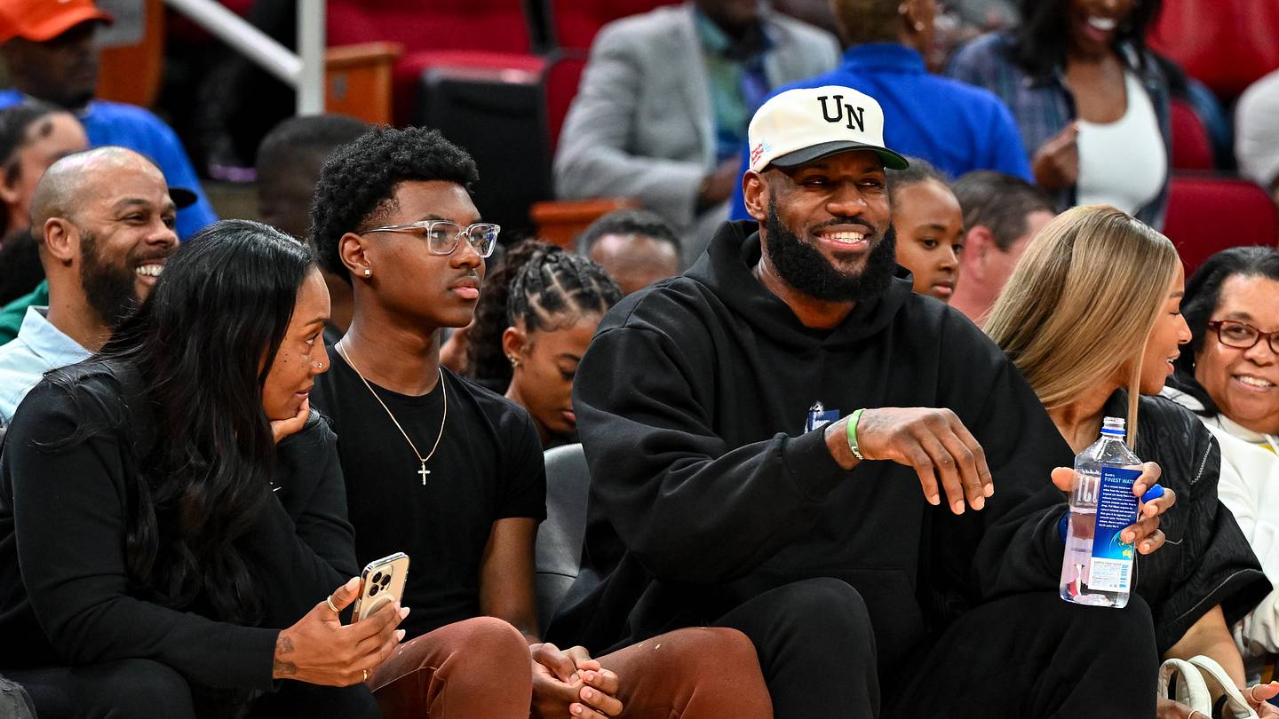 Lakers' LeBron James Goes Off Following Son Bryce Winning State Title