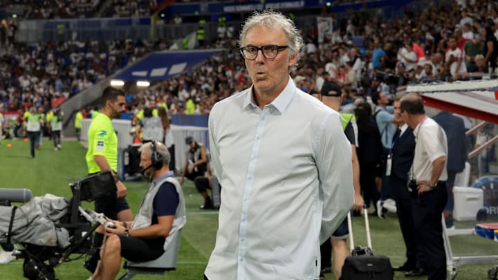 Qui pour prendre la place à Laurent Blanc sur le banc de touche de l'OL ?
