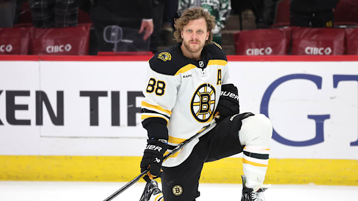 Boston Bruins v Chicago Blackhawks