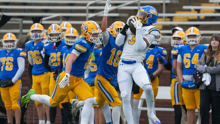 Westview's Miles Brown (3) comes down with the reception during the Class 3A Championship match between Gatlinburg-Pittman versus Westview in Finley Stadium, Chattanooga, Tenn., on Friday, Dec. 5, 2025.