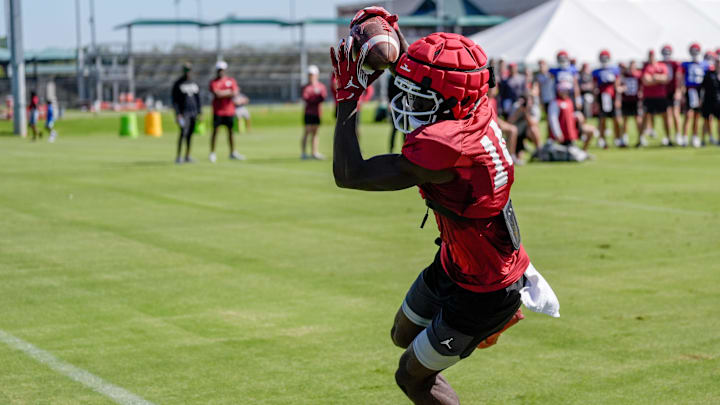 Oklahoma freshman Elijah Thomas makes a catch at one of the Sooners' fall camp practices.