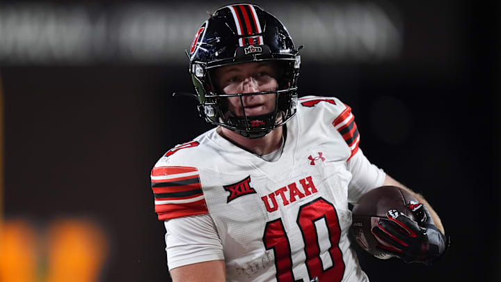 Utah Utes tight end Hunter Andrews (10) will miss the remainder of the 2025 season due to an injury. Utah Utes tight end Hunter Andrews (10) will miss the remainder of the 2025 season due to an injury.
