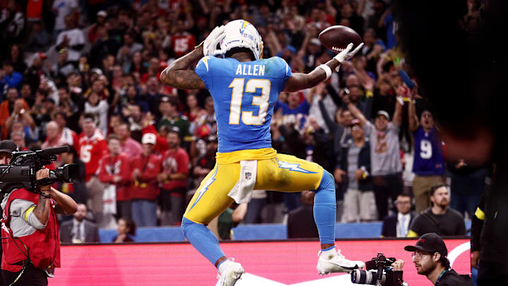Los Angeles Chargers wide receiver Keenan Allen (13) celebrates after scoring a touchdown against the Kansas City Chiefs Los Angeles Chargers wide receiver Keenan Allen (13) celebrates after scoring a touchdown against the Kansas City Chiefs