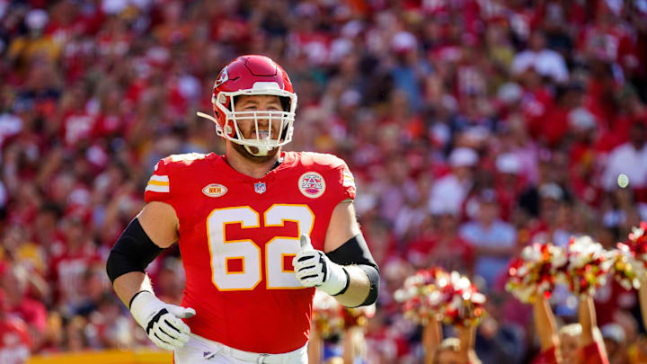 Newly-acquired Bears guard Joe Thuney sprints to Chicago