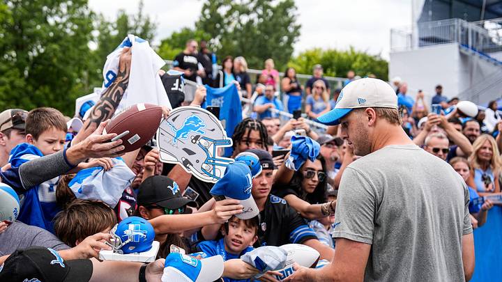 Detroit Lions quarterback Jared Goff (16) signs autographs for fans after practice at training camp at Meijer Performance Center in Allen Park on Thursday, August 21, 2025. Detroit Lions quarterback Jared Goff (16) signs autographs for fans after practice at training camp at Meijer Performance Center in Allen Park on Thursday, August 21, 2025.