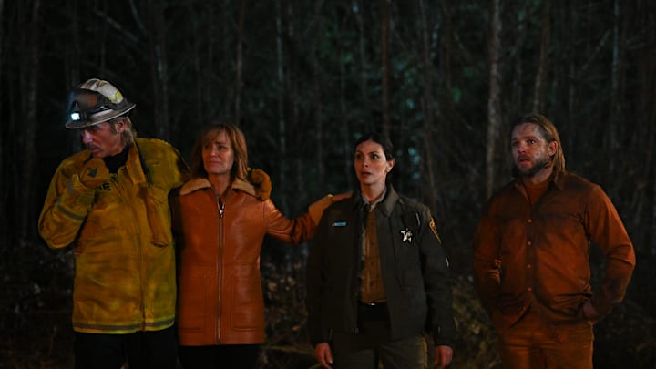 “Alert the Sheriff” – After a fire camp inmate escapes from Three Rock, the deputy sheriff with a surprising connection to the Leones, Mickey (Morena Baccarin), is called to investigate, on FIRE COUNTRY, Friday, April 12 (9:00-10:00 PM, ET/PT) on the CBS Television Network, and streaming on Paramount+ (live and on demand for Paramount+ with SHOWTIME subscribers, or on demand for Paramount+ Essential subscribers the day after the episode airs)*. Directed by series star, creator and executive