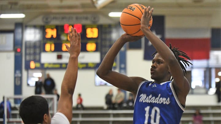 Estacado's Moses Stephenson shoots against Jayton in a non-district boys basketball game Saturday, Jan. 4, 2025, at the Tiger Pit in Wolfforth.
