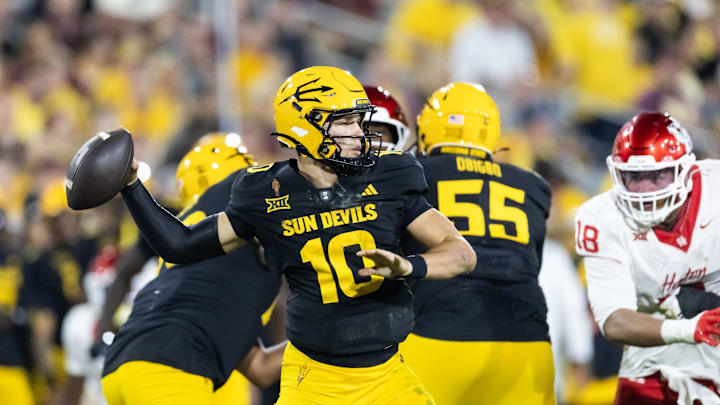 Oct 25, 2025; Tempe, Arizona, USA; Arizona State Sun Devils quarterback Sam Leavitt (10) against the Houston Cougars in the second half at Mountain America Stadium. Mandatory Credit: Mark J. Rebilas-Imagn Images Oct 25, 2025; Tempe, Arizona, USA; Arizona State Sun Devils quarterback Sam Leavitt (10) against the Houston Cougars in the second half at Mountain America Stadium. Mandatory Credit: Mark J. Rebilas-Imagn Images