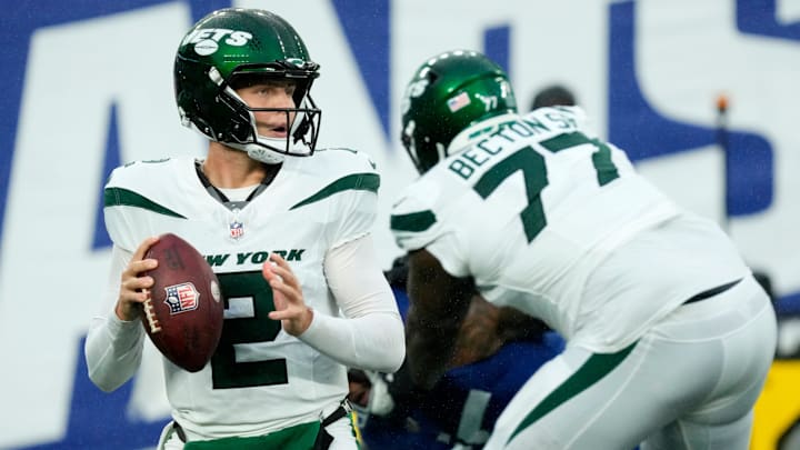 October 29, 2023; East Rutherford, NJ, USA; New York Jets quarterback Zach Wilson (2) looks for an