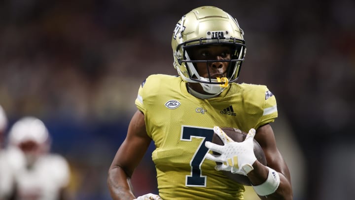 Sep 1, 2023; Atlanta, Georgia, USA; Georgia Tech Yellow Jackets wide receiver Chase Lane (7) runs for a touchdown against the Louisville Cardinals in the second quarter at Mercedes-Benz Stadium. Mandatory Credit: Brett Davis-USA TODAY Sports