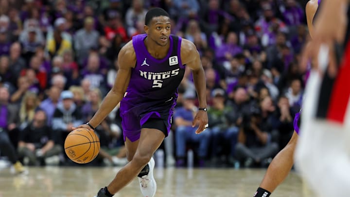 Oct 28, 2024; Sacramento, California, USA; Sacramento Kings guard De'Aaron Fox (5) dribbles the ball during the fourth quarter against the Portland Trail Blazers at Golden 1 Center. Mandatory Credit: Sergio Estrada-Imagn Images Oct 28, 2024; Sacramento, California, USA; Sacramento Kings guard De'Aaron Fox (5) dribbles the ball during the fourth quarter against the Portland Trail Blazers at Golden 1 Center. Mandatory Credit: Sergio Estrada-Imagn Images