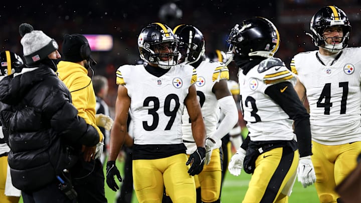 Pittsburgh Steelers v Cleveland Browns