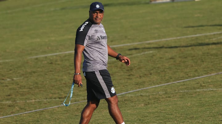 Roger Machado vive momento de turbulência junto à torcida do Grêmio