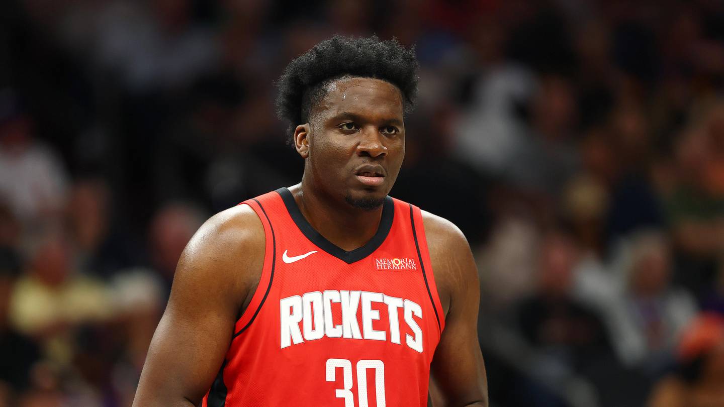 Rockets' Center Explains Similarities Between Soccer and Basketball
