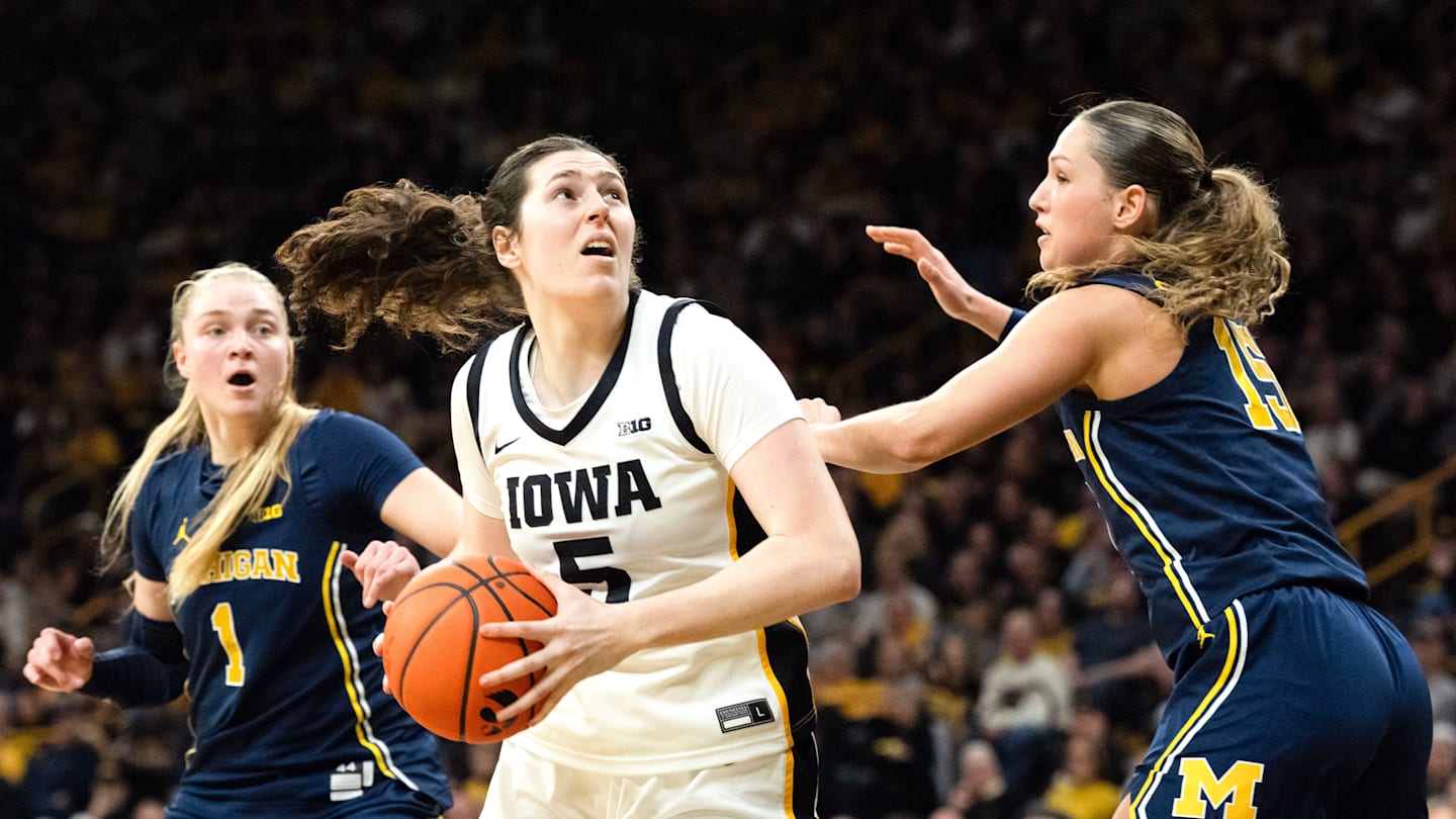 Iowa's Ava Heiden Brings Home Another B1G Award