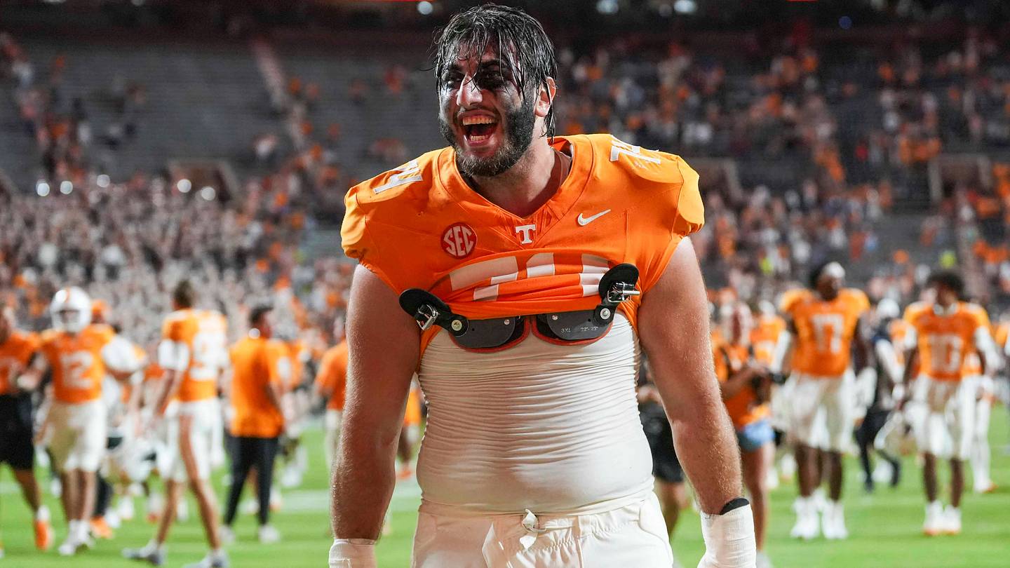 Tennessee Football's Offense May Be at a Disadvantage Against Auburn