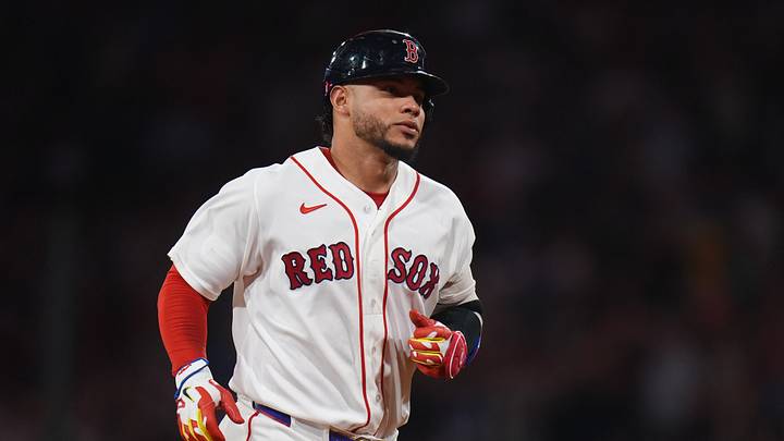 Aug 17, 2026; Boston, Massachusetts, USA; Boston Red Sox first baseman Willson Contreras (40) hits a home run against the Boston Red Sox in the fifth inning at Fenway Park. Mandatory Credit: David Butler II-Imagn Images Aug 17, 2026; Boston, Massachusetts, USA; Boston Red Sox first baseman Willson Contreras (40) hits a home run against the Boston Red Sox in the fifth inning at Fenway Park. Mandatory Credit: David Butler II-Imagn Images