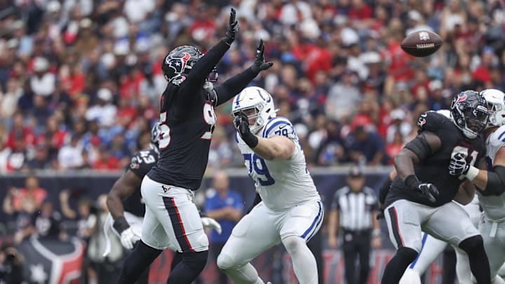 Oct 27, 2024; Houston, Texas, USA; Houston Texans defensive end Derek Barnett (95) attempts to defend against a pass during the game against the Indianapolis Colts at NRG Stadium. Mandatory Credit: Troy Taormina-Imagn Images Oct 27, 2024; Houston, Texas, USA; Houston Texans defensive end Derek Barnett (95) attempts to defend against a pass during the game against the Indianapolis Colts at NRG Stadium. Mandatory Credit: Troy Taormina-Imagn Images