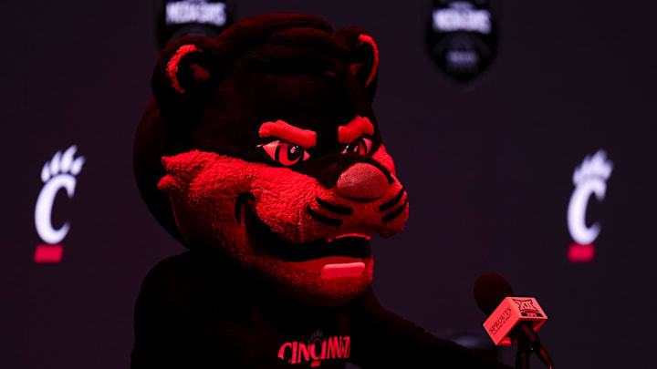 Oct 23, 2024; Kansas City, MO, USA; The Cincinnati Bearcat sits at the dais during the Big 12 Men’s Basketball Media Day at T-Mobile Center. Mandatory Credit: Jay Biggerstaff-Imagn Images Oct 23, 2024; Kansas City, MO, USA; The Cincinnati Bearcat sits at the dais during the Big 12 Men’s Basketball Media Day at T-Mobile Center. Mandatory Credit: Jay Biggerstaff-Imagn Images
