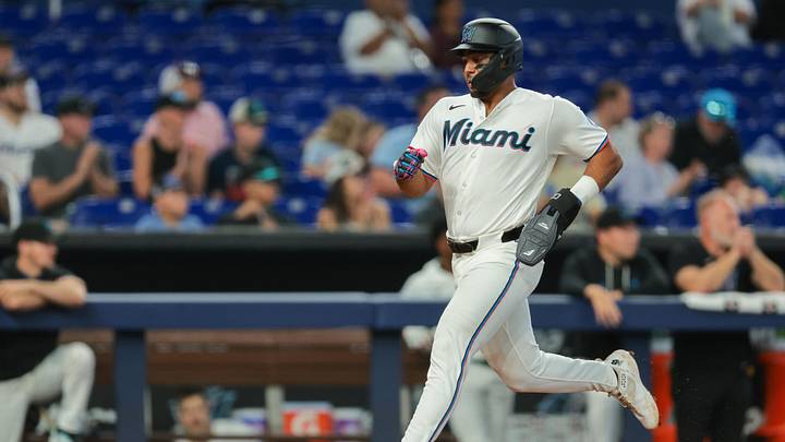 Apr 22, 2026; Miami, Florida, USA; Miami Marlins shortstop Leo Jimenez (19) scores against the St. Louis Cardinals during the fourth inning at loanDepot Park. Mandatory Credit: Sam Navarro-Imagn Images Apr 22, 2026; Miami, Florida, USA; Miami Marlins shortstop Leo Jimenez (19) scores against the St. Louis Cardinals during the fourth inning at loanDepot Park. Mandatory Credit: Sam Navarro-Imagn Images