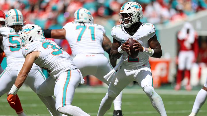 Miami Dolphins quarterback Malik Willis (2) looks to pass against the Kansas City Chiefs during the second quarter at Hard Rock Stadium.