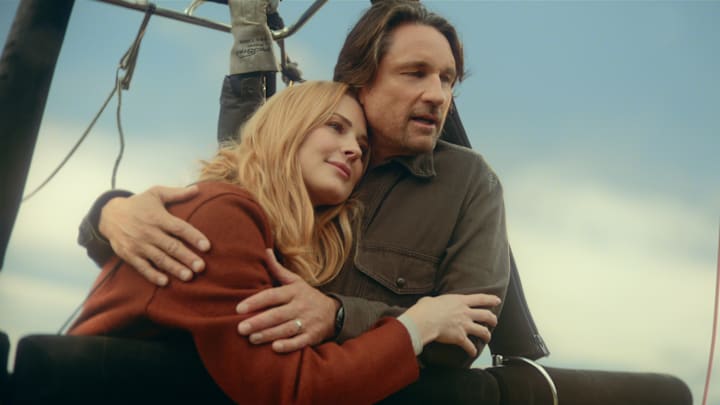 Virgin River S7. (L to R) Alexandra Breckenridge as Melinda Monroe and Martin Henderson as Jack Sheridan in Episode #701 of Virgin River S7