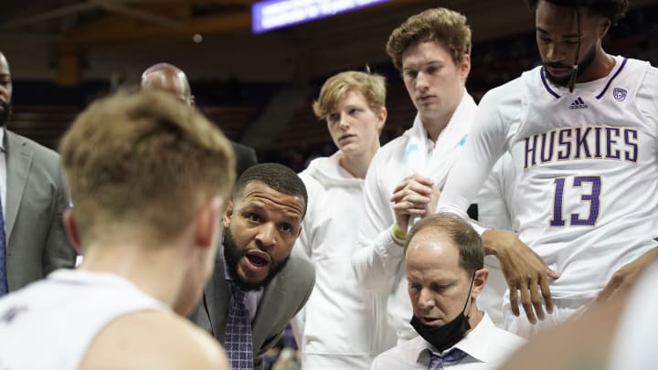 Will Conroy offers his advice in a Husky huddle.