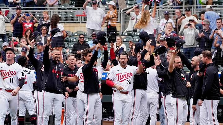 The Minnesota Twins thank their fans for the season after defeating the Texas Rangers at Target Field. Mandatory Credit: Bruce Kluckhohn-Imagn Images The Minnesota Twins thank their fans for the season after defeating the Texas Rangers at Target Field. Mandatory Credit: Bruce Kluckhohn-Imagn Images