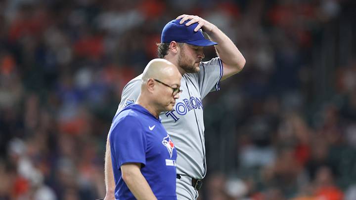 Aug 4, 2026; Houston, Texas, USA; Toronto Blue Jays starting pitcher Trey Yesavage (39) walks off the field after an apparent injury during the third inning against the Houston Astros at Daikin Park. Mandatory Credit: Troy Taormina-Imagn Images Aug 4, 2026; Houston, Texas, USA; Toronto Blue Jays starting pitcher Trey Yesavage (39) walks off the field after an apparent injury during the third inning against the Houston Astros at Daikin Park. Mandatory Credit: Troy Taormina-Imagn Images