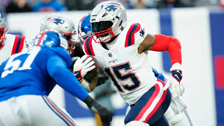 New England Patriots running back Ezekiel Elliott (15) runs with the ball against the New York