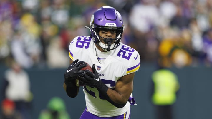 Jan 1, 2023; Green Bay, Wisconsin, USA; Minnesota Vikings running back Kene Nwangwu (26) during the game against the Green Bay Packers at Lambeau Field. Mandatory Credit: Jeff Hanisch-USA TODAY Sports Jan 1, 2023; Green Bay, Wisconsin, USA; Minnesota Vikings running back Kene Nwangwu (26) during the game against the Green Bay Packers at Lambeau Field. Mandatory Credit: Jeff Hanisch-USA TODAY Sports