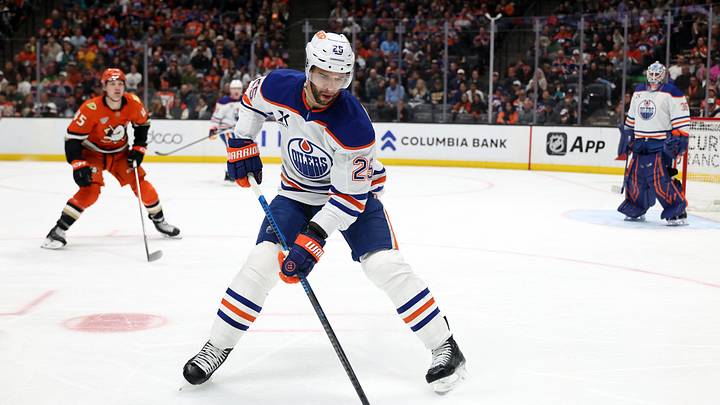 Feb 25, 2026; Anaheim, California, USA; Edmonton Oilers defenseman Darnell Nurse (25) controls the puck during the second period against the Anaheim Ducks at Honda Center. Mandatory Credit: Kiyoshi Mio-Imagn Images Feb 25, 2026; Anaheim, California, USA; Edmonton Oilers defenseman Darnell Nurse (25) controls the puck during the second period against the Anaheim Ducks at Honda Center. Mandatory Credit: Kiyoshi Mio-Imagn Images