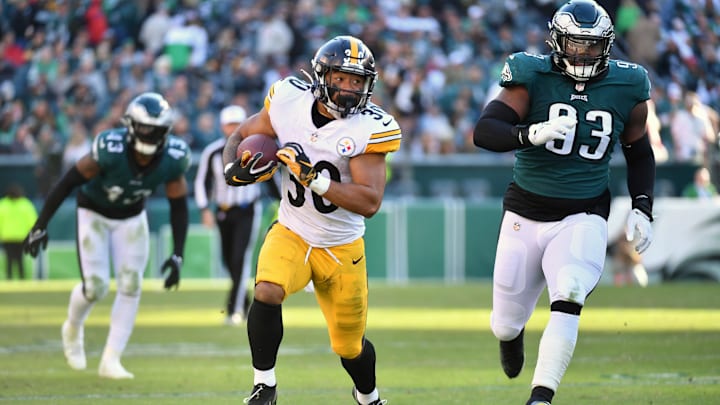 Oct 30, 2022; Philadelphia, Pennsylvania, USA; Pittsburgh Steelers running back Jaylen Warren (30) runs with the football against the Philadelphia Eagles at Lincoln Financial Field. Mandatory Credit: Eric Hartline-Imagn Images Oct 30, 2022; Philadelphia, Pennsylvania, USA; Pittsburgh Steelers running back Jaylen Warren (30) runs with the football against the Philadelphia Eagles at Lincoln Financial Field. Mandatory Credit: Eric Hartline-Imagn Images