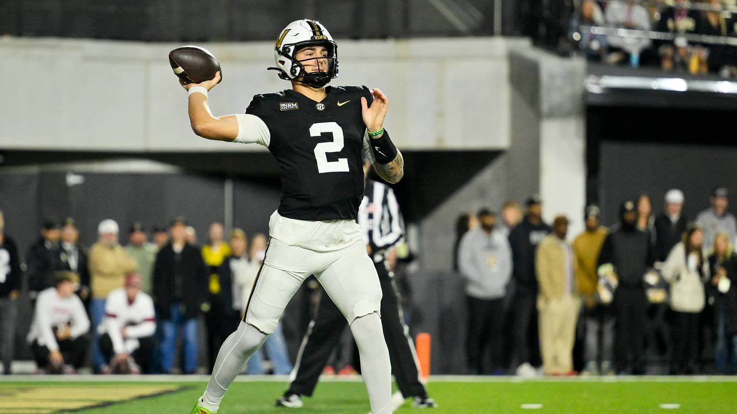 What Clark Lea Said About Jared Curtis and Vanderbilt Football Offense in Loss to Arkansas