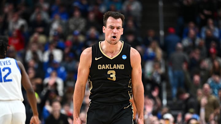 Oakland v Kentucky
