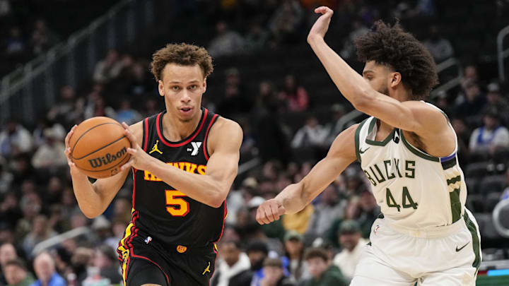 Mar 30, 2025; Milwaukee, Wisconsin, USA; Atlanta Hawks guard Dyson Daniels (5) drives for the basket against Milwaukee Bucks guard Andre Jackson Jr. (44) during the fourth quarter at Fiserv Forum. Mandatory Credit: Jeff Hanisch-Imagn Images Mar 30, 2025; Milwaukee, Wisconsin, USA; Atlanta Hawks guard Dyson Daniels (5) drives for the basket against Milwaukee Bucks guard Andre Jackson Jr. (44) during the fourth quarter at Fiserv Forum. Mandatory Credit: Jeff Hanisch-Imagn Images