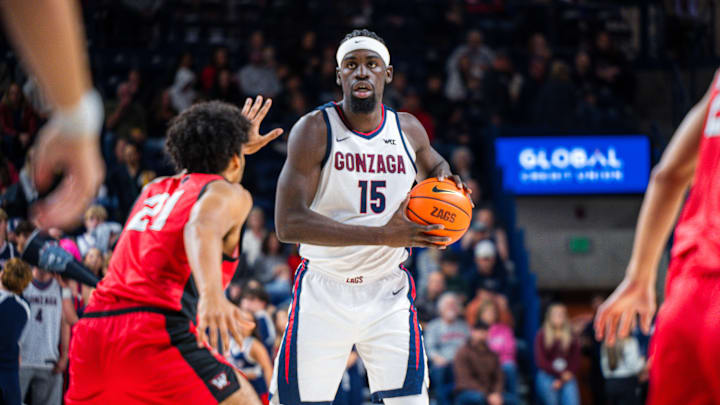 Gonzaga Bulldogs forward Graham Ike (15).
