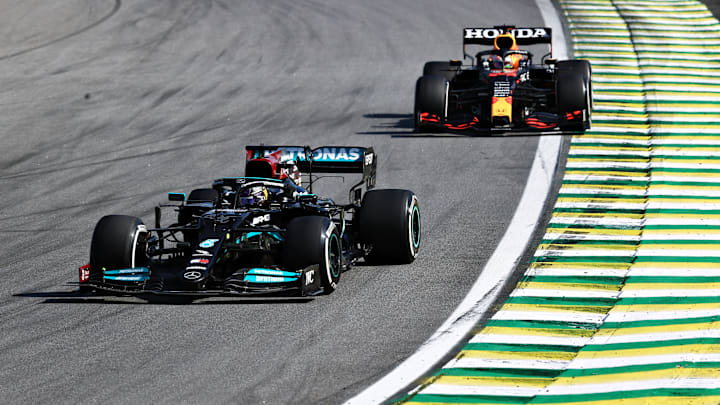 Hamilton consiguió una nueva victoria en Brasil y se acerca a la punta