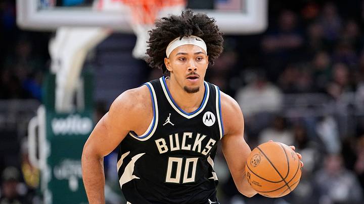 Milwaukee Bucks center Jericho Sims (00) brings the ball up the court against the Memphis Grizzlies in the first half at Fiserv Forum on Apr. 5, 2026.