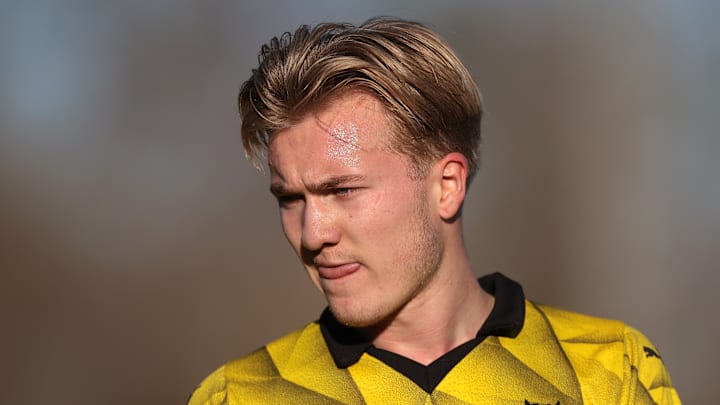 Julian Rijkhoff kehrt nach Amsterdam zurück. Julian Rijkhoff kehrt nach Amsterdam zurück.