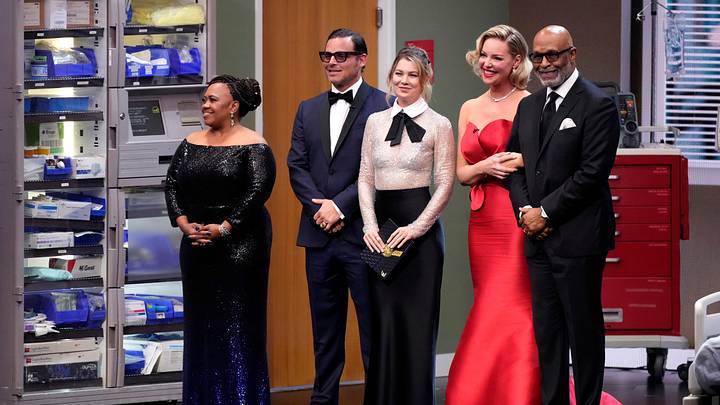 Former \"Grey's Anatomy\" co-stars Chandra Wilson, left, Justin Chambers, Ellen Pompeo, Katherine Heigl and James Pickens reunited on the Emmys stage. Former \"Grey's Anatomy\" co-stars Chandra Wilson, left, Justin Chambers, Ellen Pompeo, Katherine Heigl and James Pickens reunited on the Emmys stage.