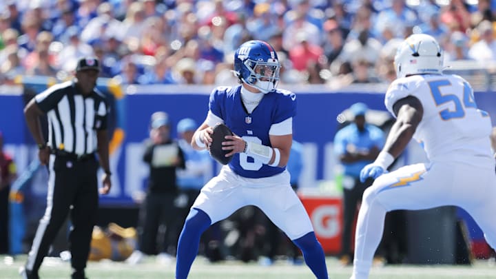 New York Giants rookie quarterback Jaxson Dart led the team to a touchdown on his first drive.