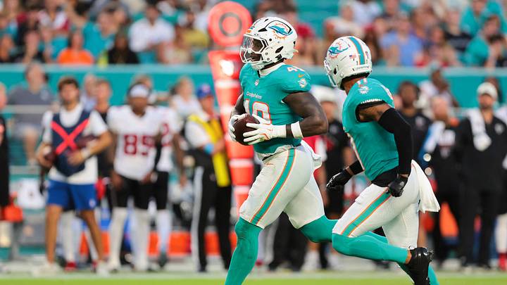 Miami Dolphins linebacker Willie Gay Jr. (40) runs toward the end zone after recovering a fumble against Atlanta Falcons quarterback Tua Tagovailoa (not pictured) during the first quarter at Hard Rock Stadium. Miami Dolphins linebacker Willie Gay Jr. (40) runs toward the end zone after recovering a fumble against Atlanta Falcons quarterback Tua Tagovailoa (not pictured) during the first quarter at Hard Rock Stadium.