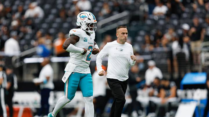 Miami Dolphins quarterback Malik Willis (2) and head coach Jeff Hafley run off the field after warmups before the game against the Las Vegas Raiders at Allegiant Stadium. Miami Dolphins quarterback Malik Willis (2) and head coach Jeff Hafley run off the field after warmups before the game against the Las Vegas Raiders at Allegiant Stadium.